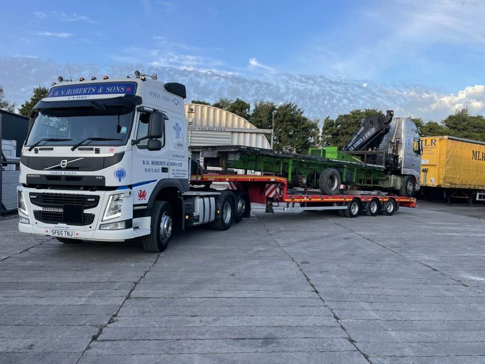 RN Roberts low loader carrying machinery from Southampton to North Wales