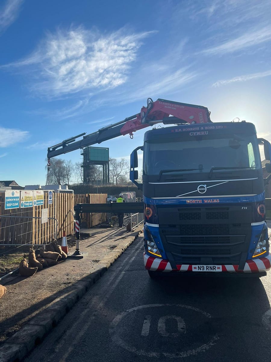 RN Roberts HIAB lorry at a construction site