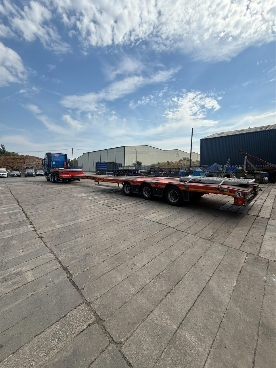 RN Roberts step extender low loader trailer extended, side view with loading ramps stowed on the deck