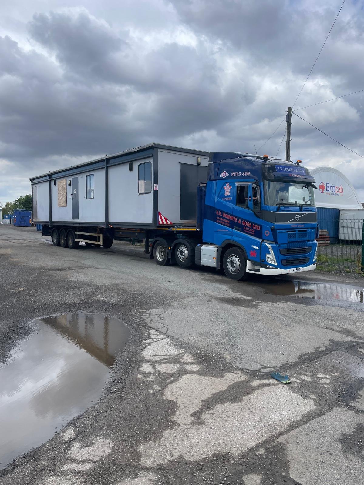 RN Roberts artic with a wide cabin on an extendable flatbed trailer